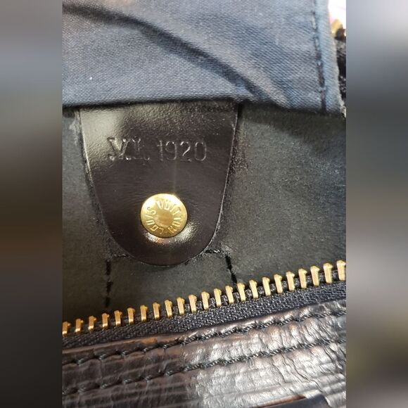 Louis Vuitton Epi Speedy 35 Black With Dust Bag - Picture 4 of 11